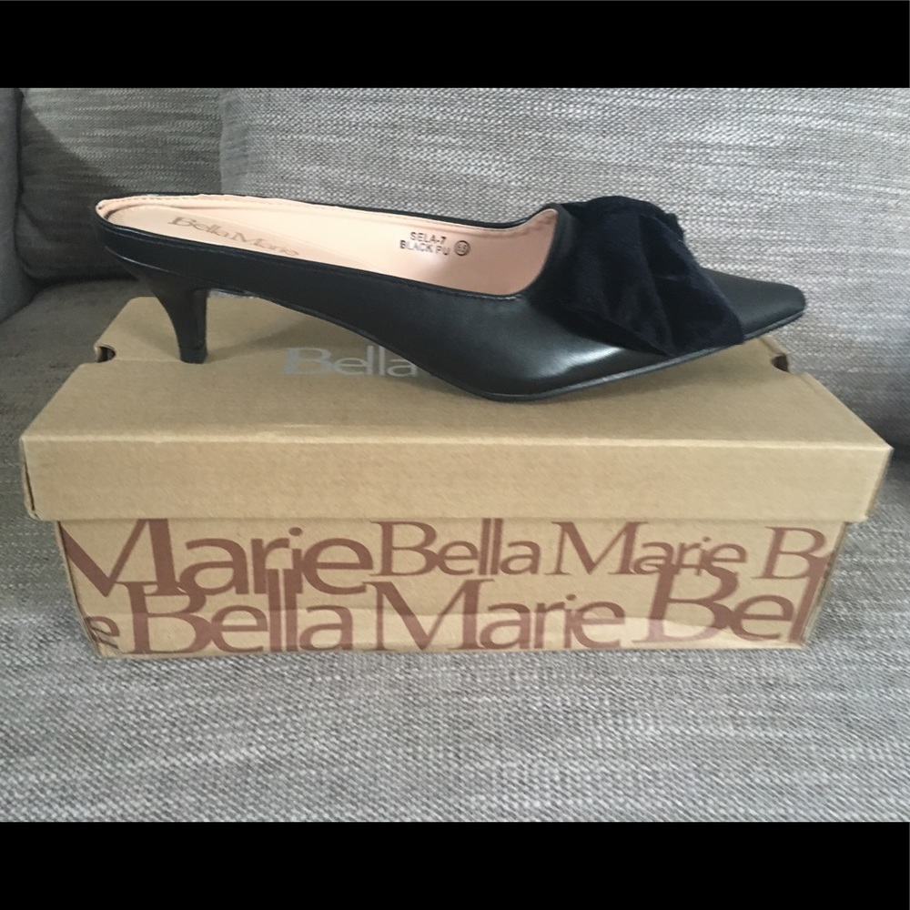 Pointed toe kitten heel pump